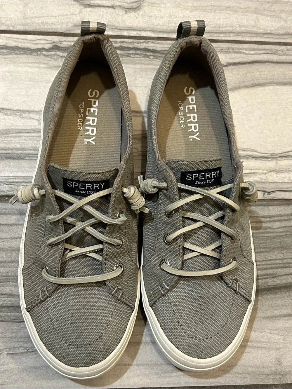 Sperry Women's Gray Crest Vibe Sneakers